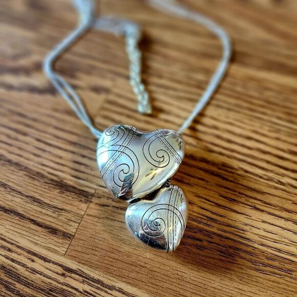 BRIGHTON "Atlantis" Silver Double Hearts Etched Necklace BOLD ACCESSORIES! - Picture 3 of 10